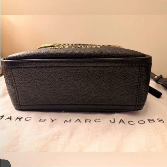 Marc Jacobs The Groove mini messenger Crossbody Bag Black in Gold Accents - Picture 8 of 8